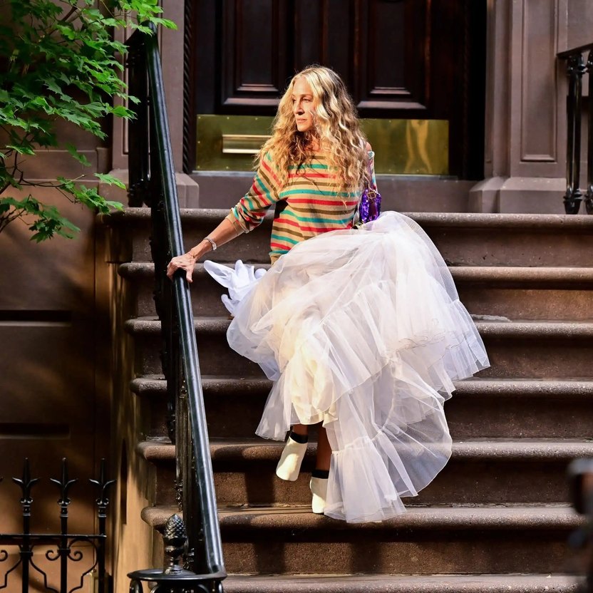 Real-Life Owner of Carrie Bradshaw's 'Sex and the City' Apartment Takes Drastic Step to Stop Fans From Taking Photos On Iconic Stoop